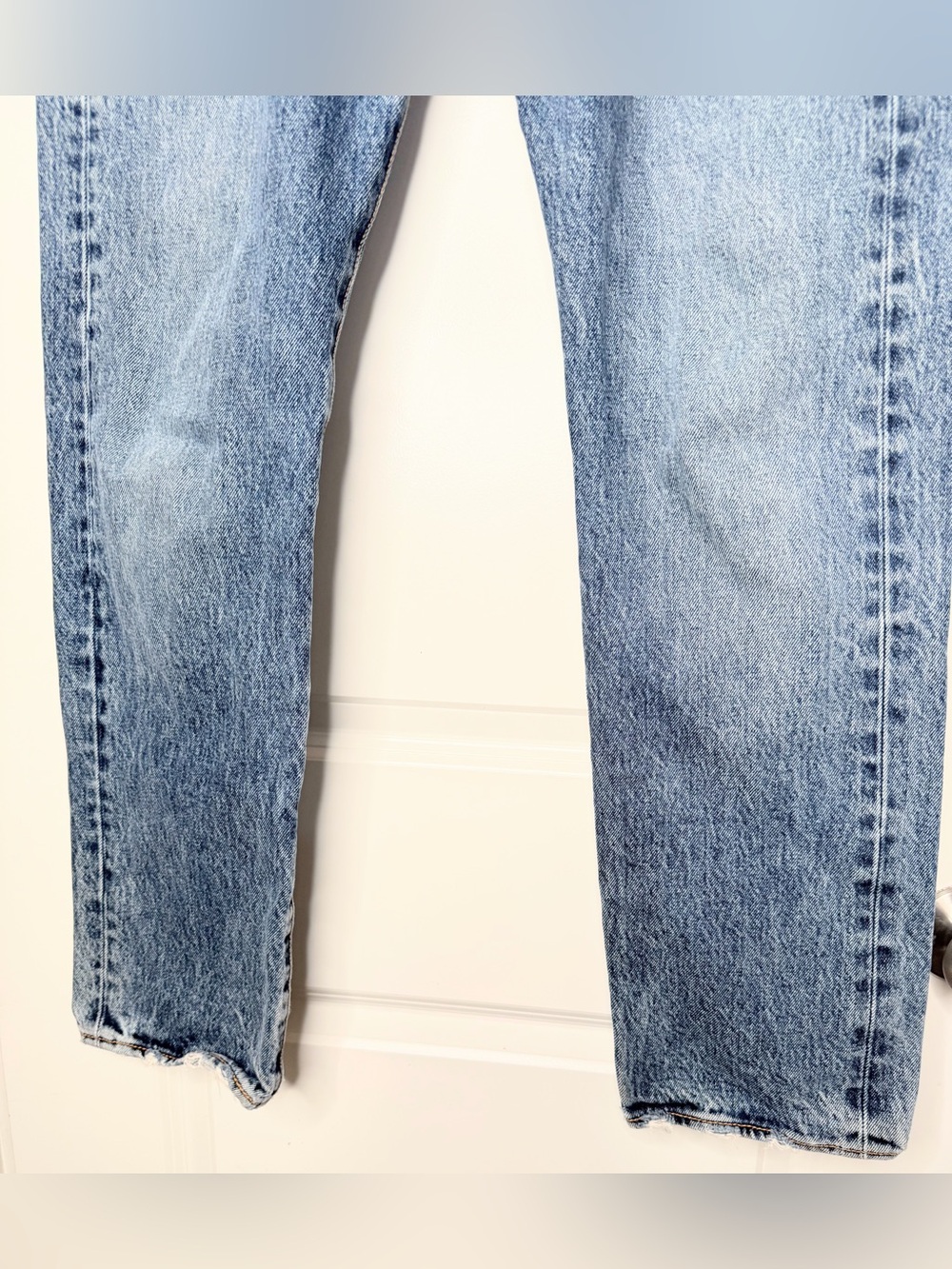 Levi’s 501 Jeans W31 L30 Blue 100% Cotton Button Fly Straight Leg Distressed - Picture 4 of 9